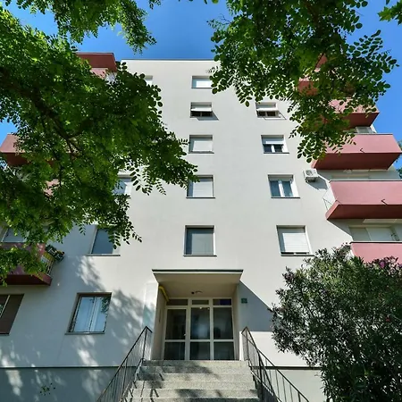 Vostan Apartment *